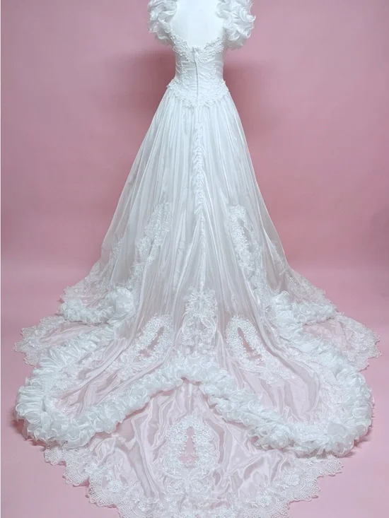 Elegant White Vintage Lace Ballgown Wedding Dress - Picture 10 of 15